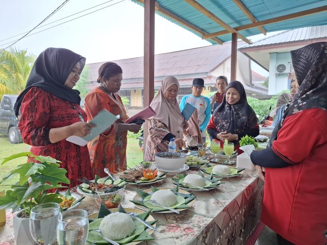 
					Lomba kuliner khas Bugis pada momen HUT ke-29 Himpunan Keluarga Maros (HIKMAS) Kabupaten Kepulauan Yapen . Foto: Ainun Faathirjal/kabarpapua.co