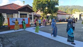 Peserta peragaan busana Bugis-Makassar dalam rangka HUT ke-29 HIKMAS Kabupaten Kepulauan Yapen.  Foto: Ainun Faathirjal/KabarPapua.co