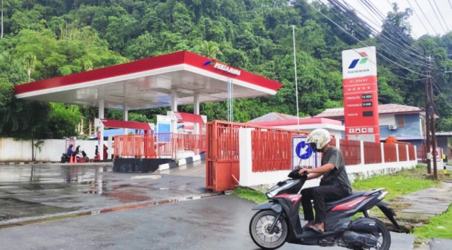 Salah satu lokasi pengisian BBM di SPBU Kaimana, Minggu, 19 April 2026. (KabarPapua.co/Yosias Wambrauw)