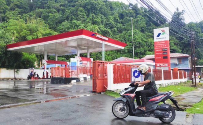 
					Salah satu lokasi pengisian BBM di SPBU Kaimana, Minggu, 19 April 2026. (KabarPapua.co/Yosias Wambrauw)