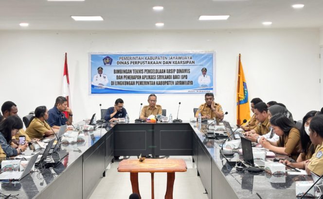 
					Suasana pelaksanaan Bimtek Pengelolaan Arsip Dinamis dan Penerapan Aplikasi Srikandi di lingkungan  Pemkab Jayawijaya. (KabarPapua.co/Agris  Wistrijaya)
