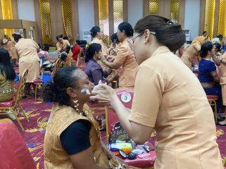 Suasana ⁠lomba merias wajah yang diselenggarakan DWP Papua Tengah. (KabarPapua.co/Agies Pranoto)
