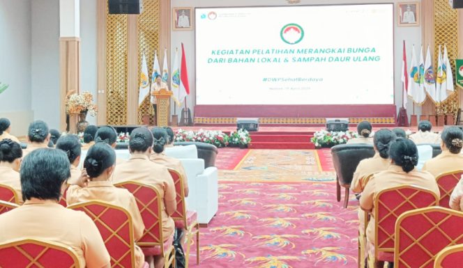 
					Sambutan Plh. Sekretaris DWP Papua Tengah Ny. Risma Victor Fun. (KabarPapua.co/Agies Pranoto)