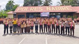 Forto bersama usai pembukaan resmi Lomba Pramuka dalam rangka menyambut Hari Bhayangkara ke-80 di Nabire.  (KabarPapua.co/Agies Pranoto)