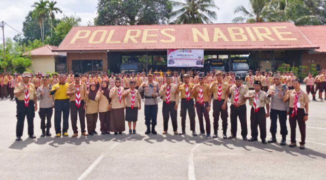 Forto bersama usai pembukaan resmi Lomba Pramuka dalam rangka menyambut Hari Bhayangkara ke-80 di Nabire.  (KabarPapua.co/Agies Pranoto)