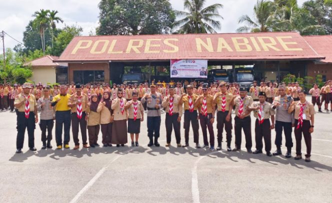 
					Forto bersama usai pembukaan resmi Lomba Pramuka dalam rangka menyambut Hari Bhayangkara ke-80 di Nabire.  (KabarPapua.co/Agies Pranoto)