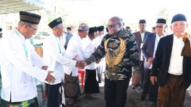 Gubernur Papua Tengah , Meki Nawipa menghadiri sekaligus meresmikan Yayasan Pondok Pesantren (Ponpes) serta meluncurkan SMP dan SMA Riyadhuol Qur’an  Foto: Agis Pranoto/KabarPapua.co