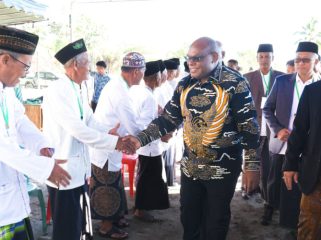 Gubernur Papua Tengah , Meki Nawipa menghadiri sekaligus meresmikan Yayasan Pondok Pesantren (Ponpes) serta meluncurkan SMP dan SMA Riyadhuol Qur’an  Foto: Agis Pranoto/KabarPapua.co
