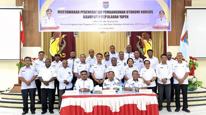 
					Musrenbang Otsus di Kabupaten Kepulauan Yapen. Foto: Turut hadir dalam Musrenbang Otsus 2027 Plt Bappeda Kepulauan Yapen Saskar Paiderouw, Ketua DPRK Yapen Ebzon Sembai, Forkopimda, Pimpinan OPD, Tim Asistensi BAPPERIDA Provinsi Papua, Para Kepala Distrik dan Kepala Se-Kabupaten Kepulauan Yapen. *** Ainun Faathirjal/KabarPapua.co