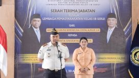 Sambutan Kalapas Kelas II B Serui, Suranta Sinuraya didampingi istri. (KabarPapua.co/Ainun Faathirjal)