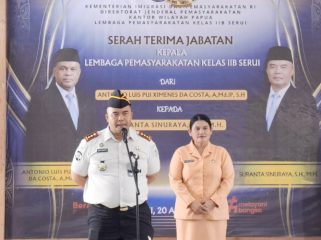 Sambutan Kalapas Kelas II B Serui, Suranta Sinuraya didampingi istri. (KabarPapua.co/Ainun Faathirjal)