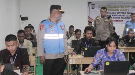 Kapolda Papua Tengah, Brigjen Polisi Jermias Rontini meninjau langsung pelaksanaan ujian psikotes casis Bintara Polri. (KabarPapua.co/Agies Pranoto)