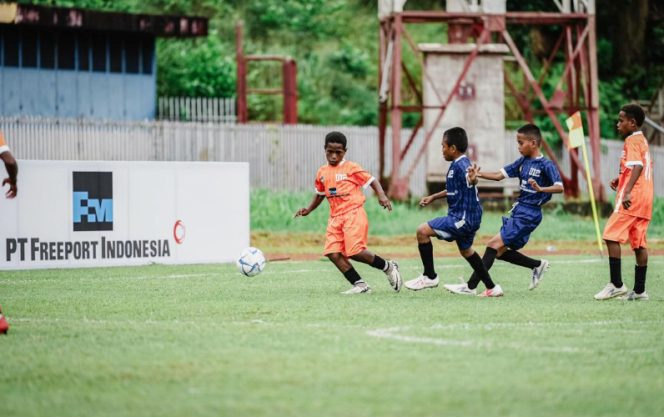 
					Freeport Grassroot Tournament (FGT) 2026 digelar di Stadion Mandala Jayapura pada 17-18 April 2026 melibatkan 13 SSB U-10 dan U-12.  (Foto dok: PTFI)