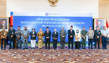 Foto bersama usai acara pengukuhan Warsono sebagai Kepala Perwakilan BI Provinsi Papua. (Foto dok: KPwBI Provinsi Papua)