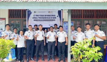 Perugas atau pegawai Lapas Kelas IIB Nabire yang mengikuti test urine. (KabarPapua.co/Agies Pranoto)
