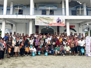 Tingkatkan kepercayaan diri, puluhan anak muda Papua di Nabire ikuti pelatihan Public Speaking. (Foto IST)
