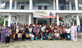 Tingkatkan kepercayaan diri, puluhan anak muda Papua di Nabire ikuti pelatihan Public Speaking. (Foto IST)
