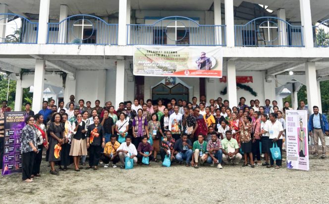 
					Tingkatkan kepercayaan diri, puluhan anak muda Papua di Nabire ikuti pelatihan Public Speaking. (Foto IST)
