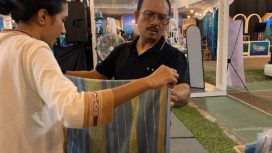 Tenun Ambon, salah satu kerajinan tangan binaan CSR Pertamina Patra Niaga yang jadi primadona di Salam Fest Ambon. Foto: Pertamina Papua Maluku