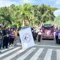 Wabup Kepulauan Yapen Roi Palunga melepas peserta Karnaval Parade Paskah 2026 di Serui. (KabarPapua.co/Ainun Faathirjal)