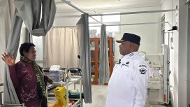 Wakil Bupati Jayawijaya Ronny Elopere, S.IP. M.KP meninjau pelayanan di Puskesmas Wamena Kota
Foto: Agris Wistrijaya/KabarPapua.co