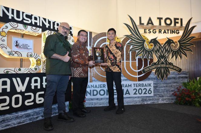 
					Perwakilan PT PLN (Persero) UIW Papua dan Papua Barat menerima penghargaan bergengsi dalam ajang Nusantara CSR Awards 2026. Foto: PLN Papua dan Papua Barat