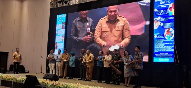 
					Wakil Gubernur Papua, Aryono Rumaropen saat menghadiri Rapat Koordinasi Program Bangga Kencana 2026 di Kota Jayapura, Selasa 14 April 2026. Foto: Imelda/Kabarpapua.co