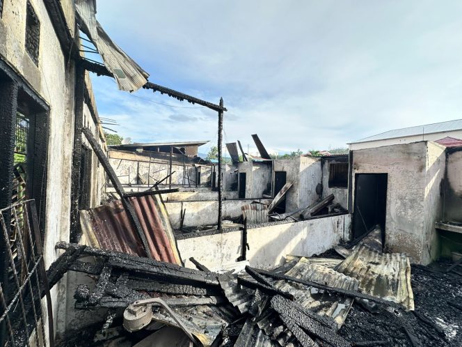
					Kebakaran rumah kos di Kotaraja Kota Jayapura. Foto: Humas Polresta Jayapura Kota. 