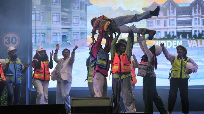 
					Drama musikal yang dilakukan karyawan PT Freeport Indonesia  pada HUT ke-59 PTFI. Foto: PTFI