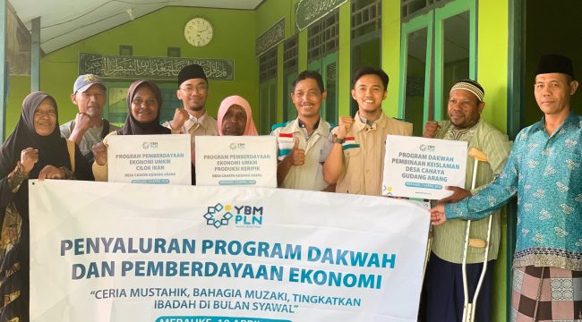 Penyerahan bantuan YPN PLN di Merauke. Foto: PLN Papua 