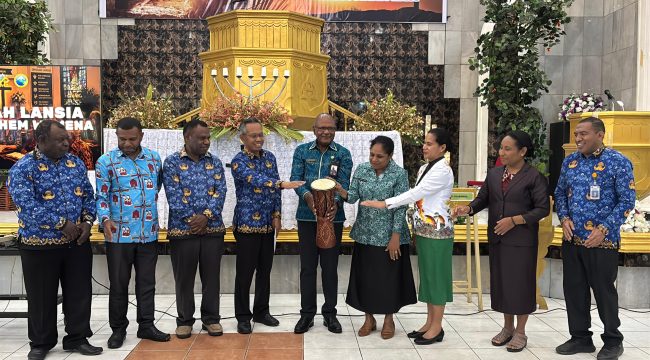 Peluncuran Sekolah Lansia di Kabupaten Jayawijaya. Foto: Agri s Wistrijaya/KabarPapua.co