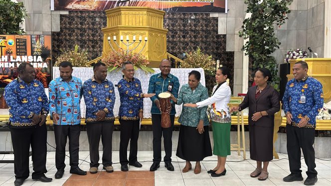 
					Peluncuran Sekolah Lansia di Kabupaten Jayawijaya. Foto: Agri s Wistrijaya/KabarPapua.co