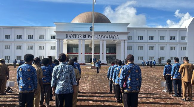 Upacara ASN Jayawijaya peringati HUT ke-30 OTDA. Foto: Agris Wistrijaya/KabarPapua.co