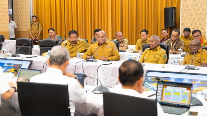 
					Enam gubernur yang tergabung dalam   Asosiasi Gubernur se-Tanah Papua melakukan pertemuan dengan Direktorat Jenderal Perimbangan Keuangan Kementerian Keuangan di Jakarta, Senin 13 April 2026. Foto:ist