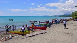 Lomba balap perahu motor jelang HUT Polda Papua Tengah. Foto: Agis Pranoto/Kabarpapua.co