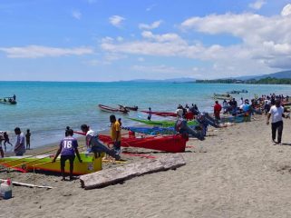 Lomba balap perahu motor jelang HUT Polda Papua Tengah. Foto: Agis Pranoto/Kabarpapua.co