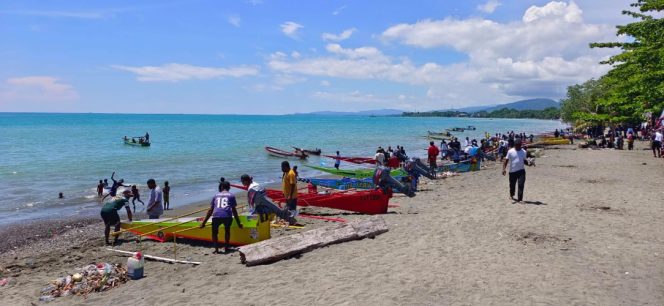 
					Lomba balap perahu motor jelang HUT Polda Papua Tengah. Foto: Agis Pranoto/Kabarpapua.co