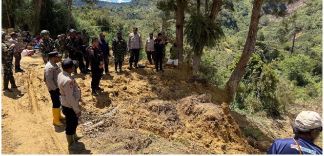 
					longsor  di Kampung Onggobalo, Distrik Tagime, Kabupaten Jayawijaya, Foto: Polres Jayawijaya
