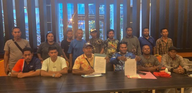 
					Nelayan di Kota Jayapura menggelar keterangan pers terkait pembayaran ganti rugi rumpon. Foto: Natalya Yoku/KabarPapua.co