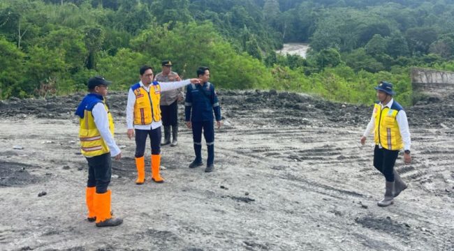 Longsor di Keerom. Foto: Tribratanewspolri