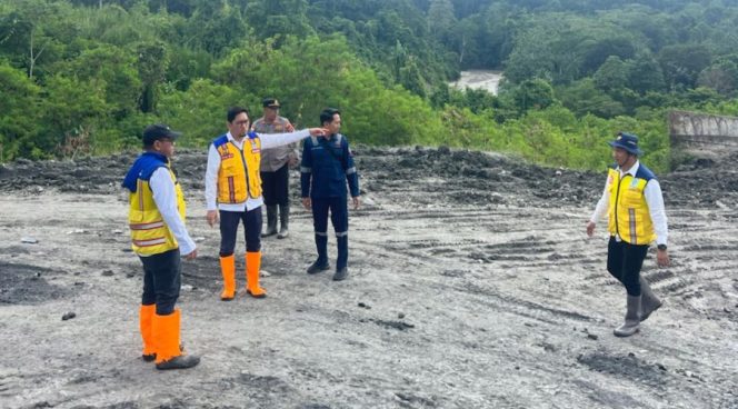 
					Longsor di Keerom. Foto: Tribratanewspolri