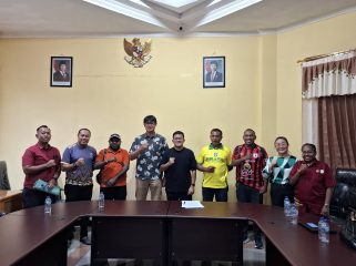DPRK Yapen saat menerima aspirasi para dokter spesialis di Ruang Rapat DPRK Kepulauan Yapen. v