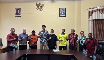 DPRK Yapen saat menerima aspirasi para dokter spesialis di Ruang Rapat DPRK Kepulauan Yapen. v