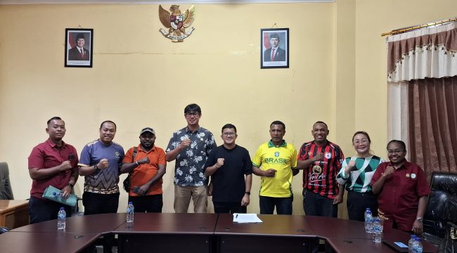 DPRK Yapen saat menerima aspirasi para dokter spesialis di Ruang Rapat DPRK Kepulauan Yapen. v
