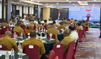 Bupati Jayawijaya Atenius Murip saat mengikuti Forum Koordinasi Strategis Percepatan Pembangunan Papua yang digelar di Timika. (Foto dok: Media Pemkab Jayawijaya)
