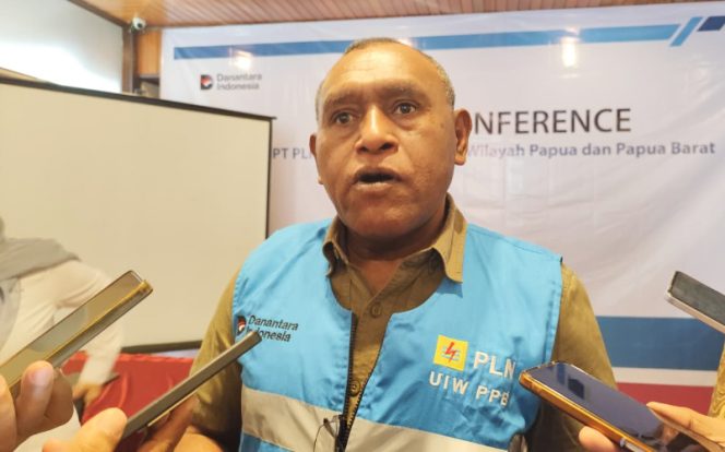 
					General Manager PT PLN (Persero) Unit Induk Wilayah Papua dan Papua Barat, Roberth Rumsaur. (Foto dok: PLN UIW PPB)