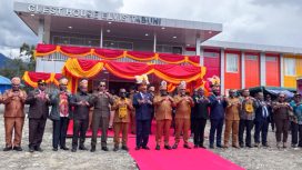Gubernur Papua Tengah, Meki Nawipa meresmikan Guest House  Elvis Tabuni milik Pemkab Puncak Foto: Diskominfo Puncak 