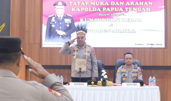 
					Kapolda Papua Tengah, Brigjen Polisi Jeremias Rontini saat kunker ke Polres Mimika, Kabupaten Mimika. (KabarPapua.co/Agies Pranoto)