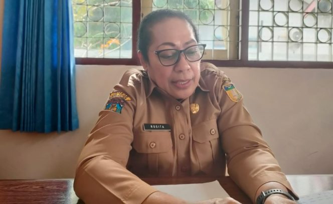 
					Kepala DP3AKB Kabupaten Kepulauan Yapen, Rosita Mambay. Foto: Ainun  Faathirjal/KabarPapua.co