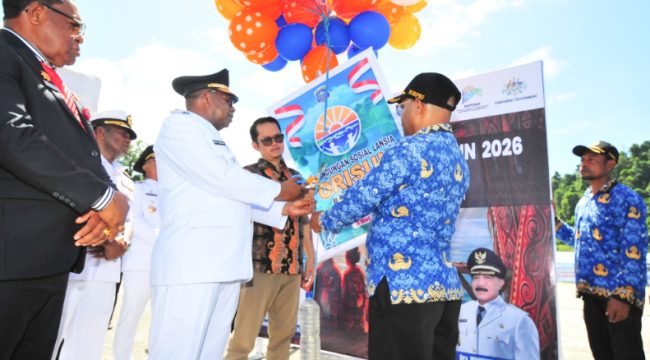 Peluncuran Program Orang Raja Ampat Hidup Sejahtera di Usia Senja (ORISUN) secara simbolis pada perayaan HUT ke-23 Kabupaten Raja Ampat oleh Bupati Raja Ampat, Orideko Iriano Burdam. (Foto dok: IST)